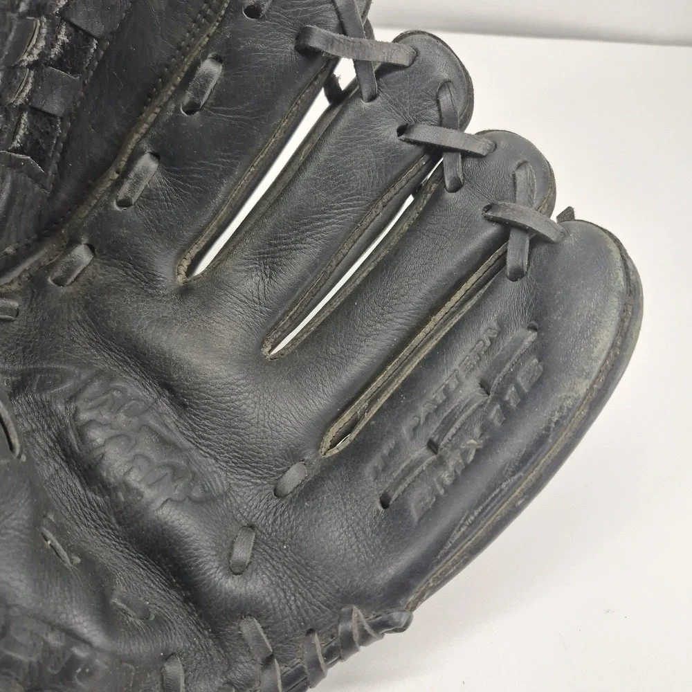 Easton Black Magic 11